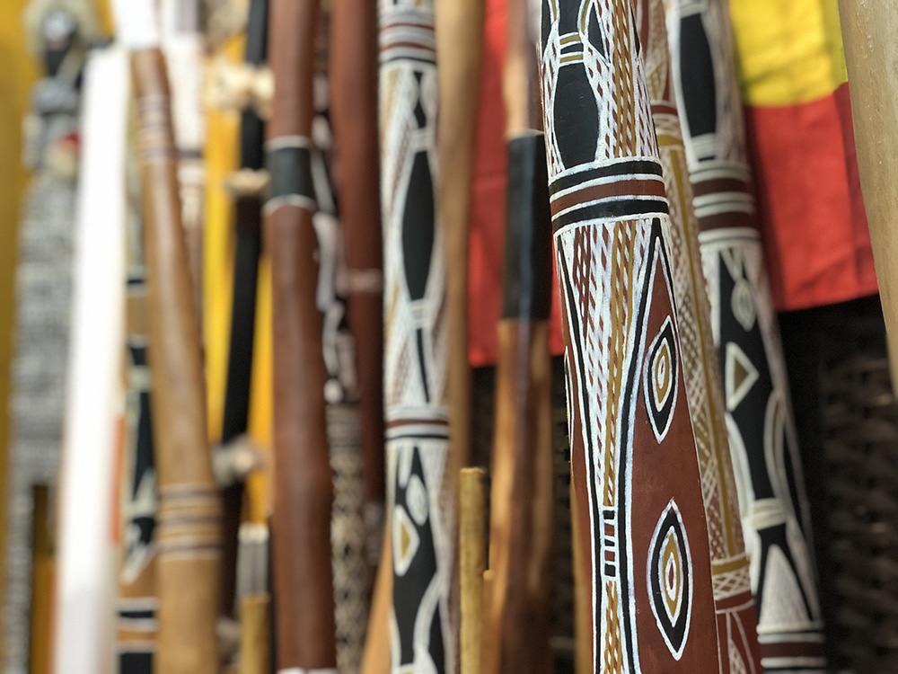オーストラリア民族楽器 ディジュリドゥ ( イダキ )と アボリジナル文化